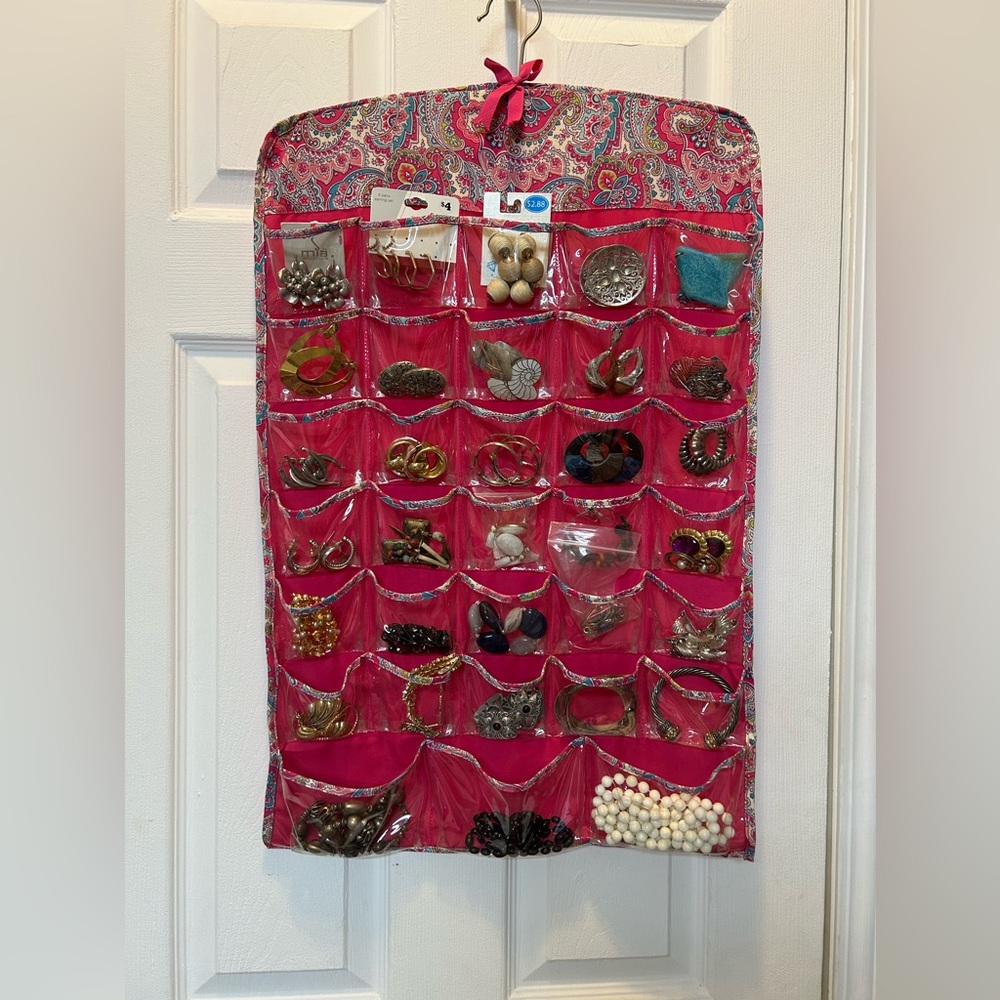 Jewelry‎ hanging organizer with braclets necklaces earrings